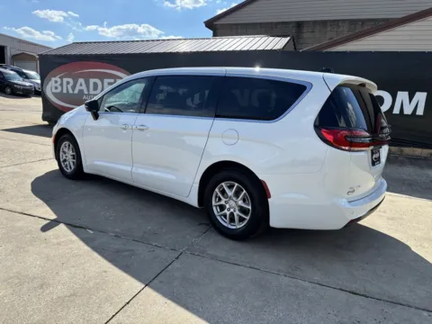 More photos of 2026 Chrysler Pacifica Select at Braden Chrysler Dodge Jeep Ram, OH