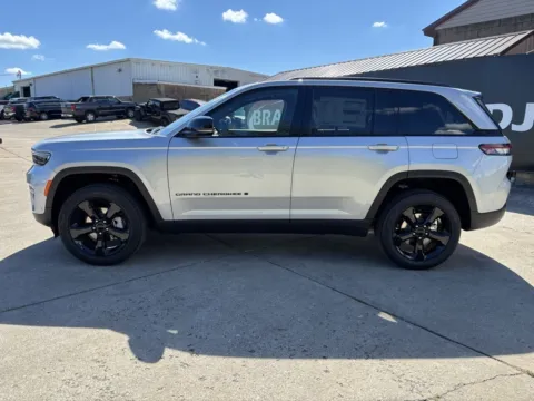 More photos of 2025 Jeep Grand Cherokee Limited at Braden Chrysler Dodge Jeep Ram, OH