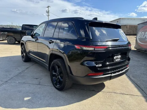 More photos of 2023 Jeep Grand Cherokee Altitude at Braden Chrysler Dodge Jeep Ram, OH