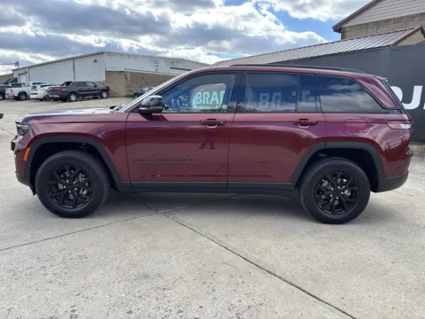 More photos of 2025 Jeep Grand Cherokee Altitude at Braden Chrysler Dodge Jeep Ram, OH