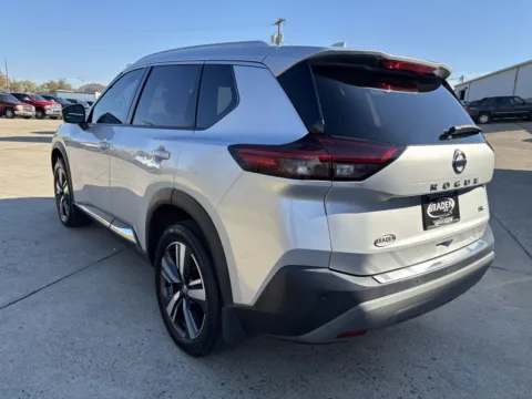 More photos of 2021 Nissan Rogue SL at Braden Chrysler Dodge Jeep Ram, OH