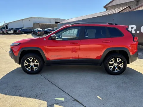 More photos of 2017 Jeep Cherokee Trailhawk at Braden Chrysler Dodge Jeep Ram, OH