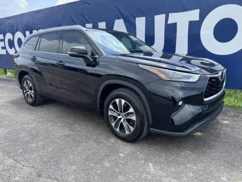 Black 2022 Toyota Highlander XLE for sale in Gallipolis, OH