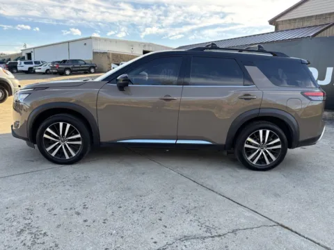 More photos of 2023 Nissan Pathfinder Platinum at Braden Chrysler Dodge Jeep Ram, OH