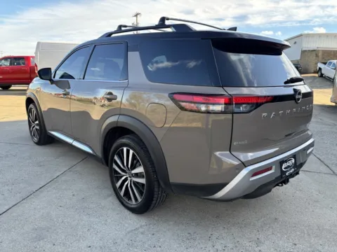 More photos of 2023 Nissan Pathfinder Platinum at Braden Chrysler Dodge Jeep Ram, OH