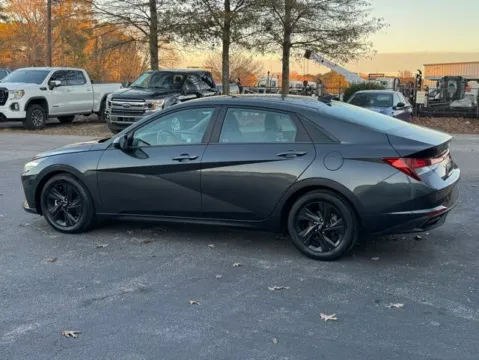 More photos of 2021 Hyundai Elantra SEL at Frontline Motors Clayton, NC