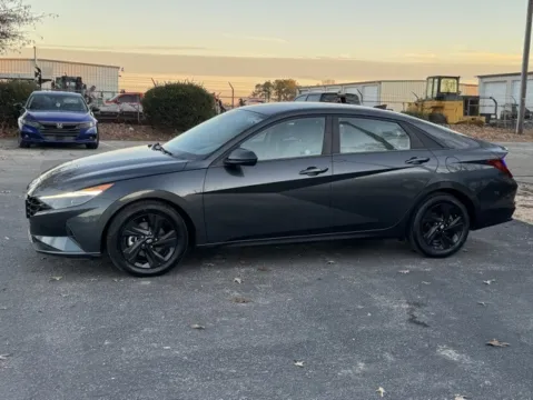 More photos of 2021 Hyundai Elantra SEL at Frontline Motors Clayton, NC
