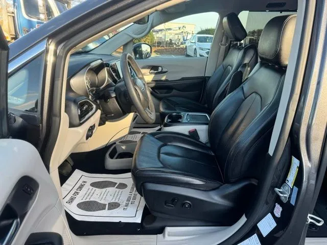 2022 Chrysler Pacifica Touring L - Photo 14