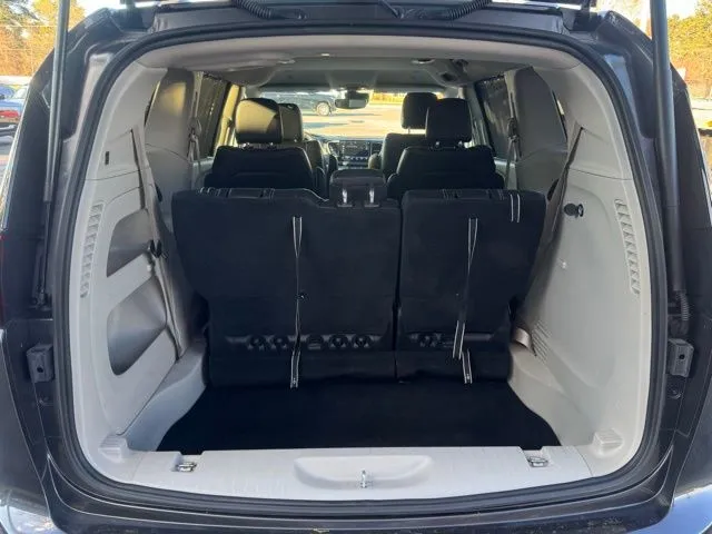 2022 Chrysler Pacifica Touring L - Photo 12
