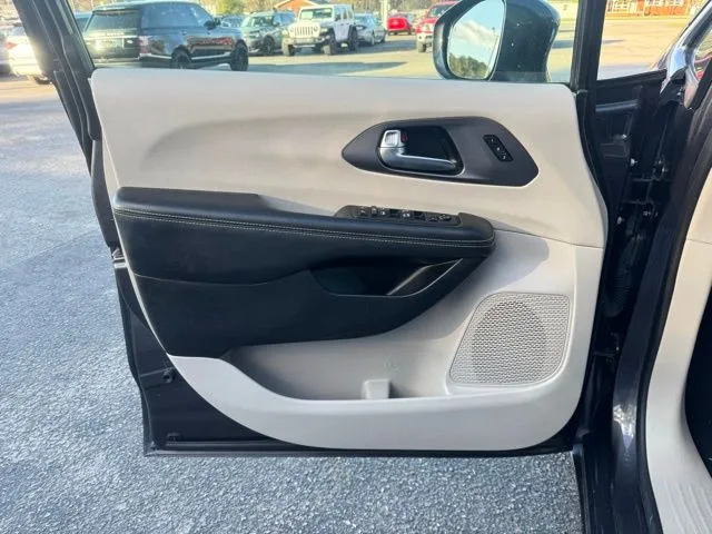 2022 Chrysler Pacifica Touring L - Photo 15