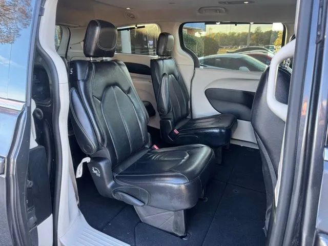 2022 Chrysler Pacifica Touring L - Photo 11