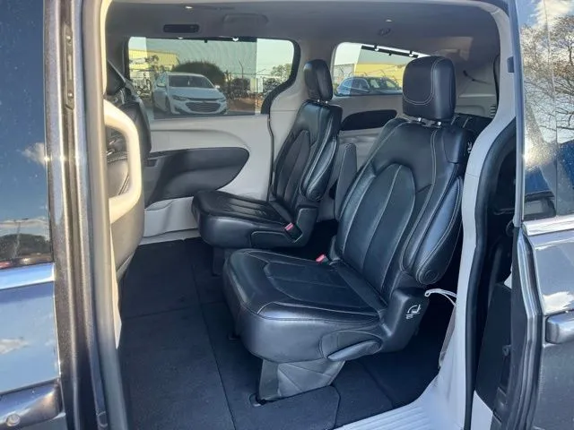 2022 Chrysler Pacifica Touring L - Photo 13