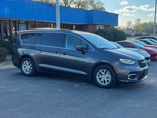 2022 Chrysler Pacifica Touring L - Photo 8