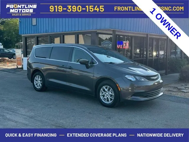 2017 Chrysler Pacifica Touring's photo
