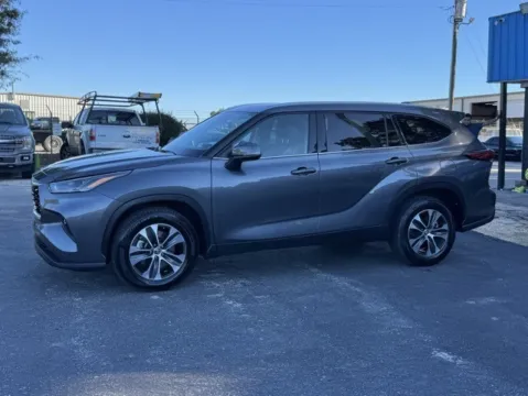 More photos of 2021 Toyota Highlander XLE at Frontline Motors Clayton, NC