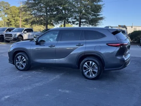 More photos of 2021 Toyota Highlander XLE at Frontline Motors Clayton, NC