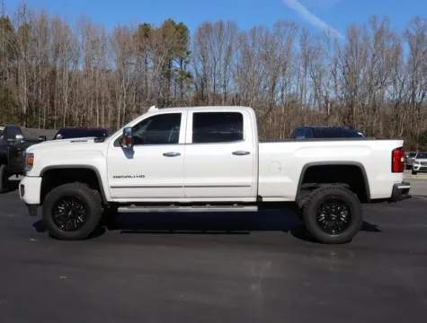 More photos of 2018 GMC Sierra 2500HD Denali at Brandon Reeves Auto World, NC