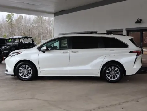 Photos of 2021 Toyota Sienna XLE for sale in Monroe, NC at Brandon Reeves Auto World
