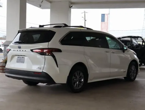 More photos of 2021 Toyota Sienna XLE at Brandon Reeves Auto World, NC