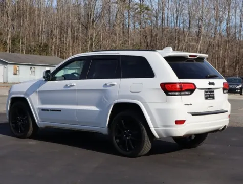 More photos of 2018 Jeep Grand Cherokee Altitude at Brandon Reeves Auto World, NC