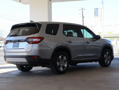 More photos of 2025 Honda Pilot EX-L at Brandon Reeves Auto World, NC