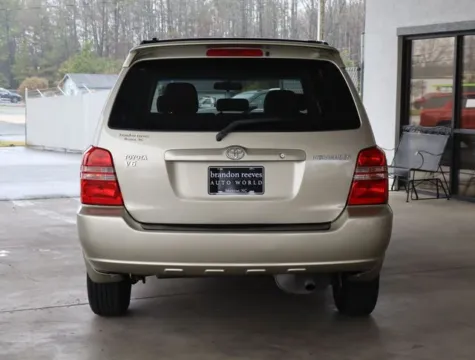 More photos of 2002 Toyota Highlander V6 at Brandon Reeves Auto World, NC