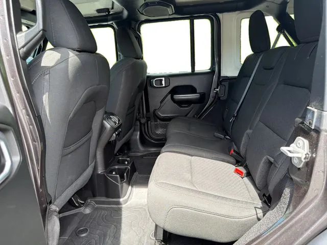 2020 Jeep Wrangler Unlimited Willys - Photo 11
