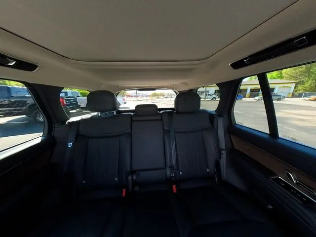 2025 Land Rover Range Rover SE - Photo 34