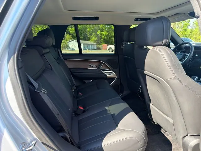 2025 Land Rover Range Rover SE - Photo 11