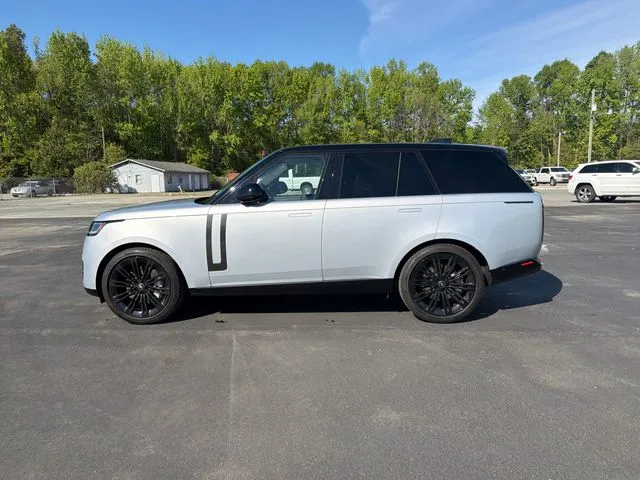 2025 Land Rover Range Rover SE - Photo 9