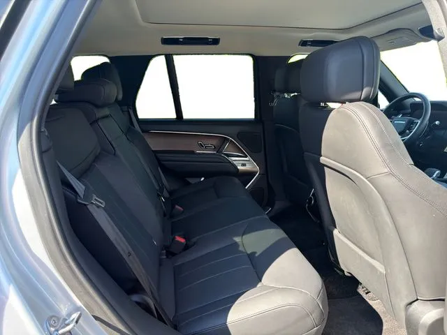 2025 Land Rover Range Rover SE - Photo 11