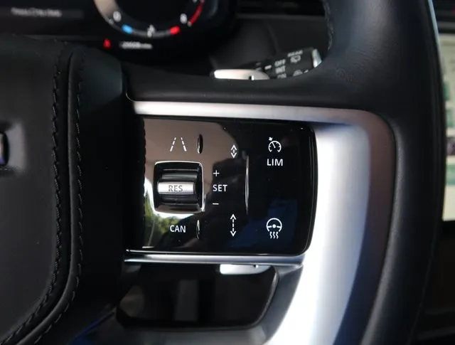 2025 Land Rover Range Rover SE - Photo 20