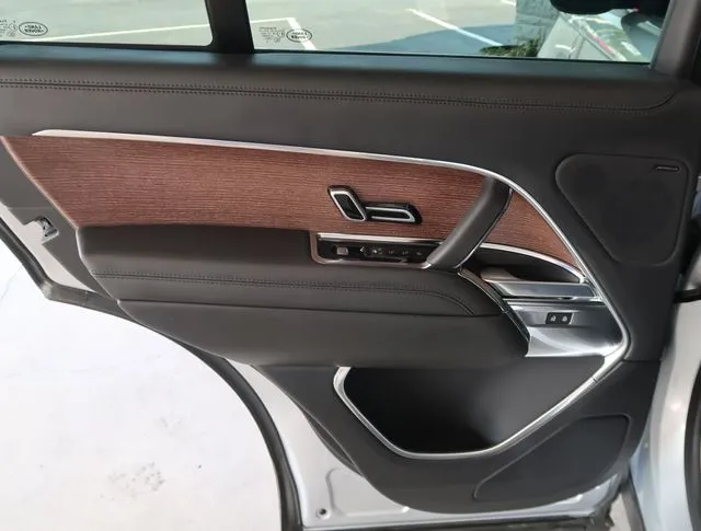 2025 Land Rover Range Rover SE - Photo 35