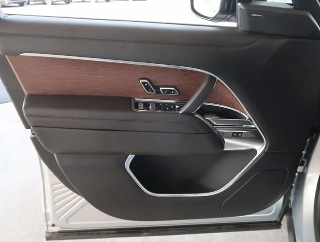 2025 Land Rover Range Rover SE - Photo 17