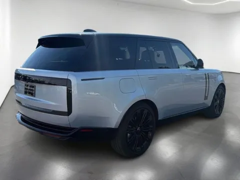 More photos of 2025 Land Rover Range Rover SE at Brandon Reeves Auto World, NC