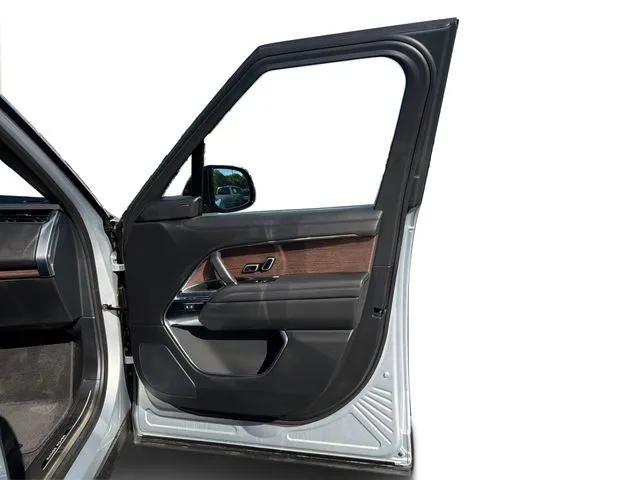 2025 Land Rover Range Rover SE - Photo 24