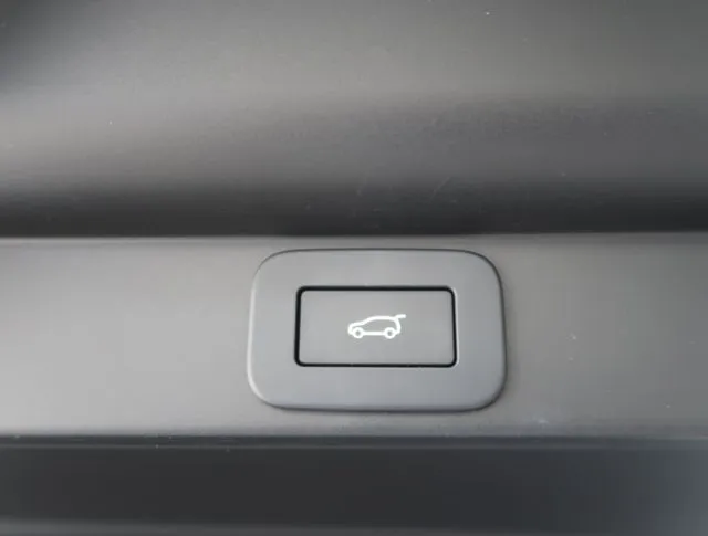 2025 Land Rover Range Rover SE - Photo 37