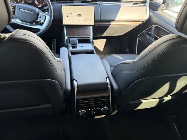 2025 Land Rover Range Rover SE - Photo 17