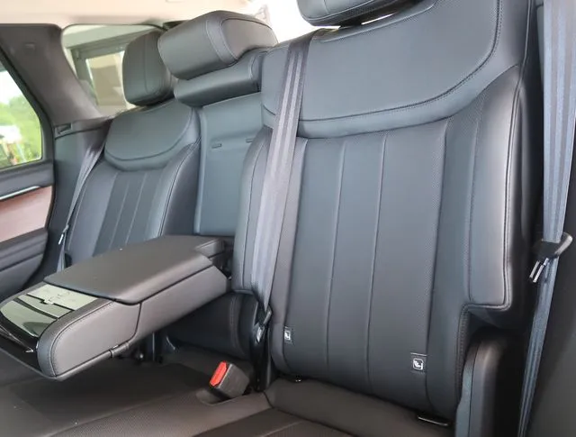 2025 Land Rover Range Rover SE - Photo 33