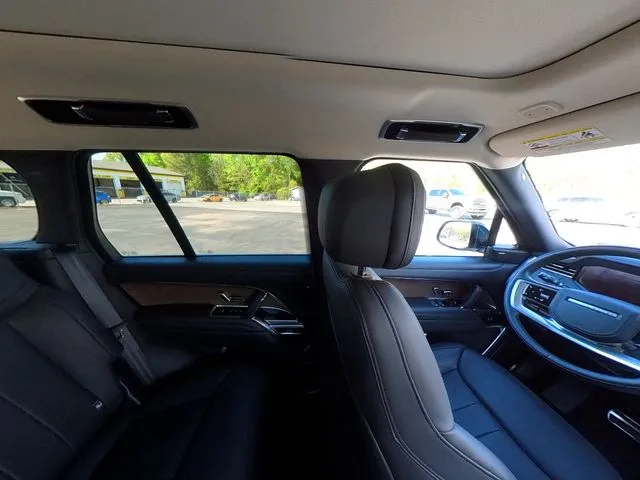 2025 Land Rover Range Rover SE - Photo 35