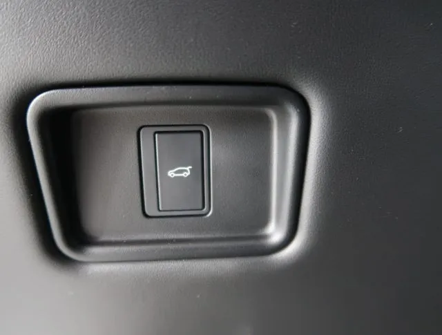 2025 Land Rover Range Rover SE - Photo 18