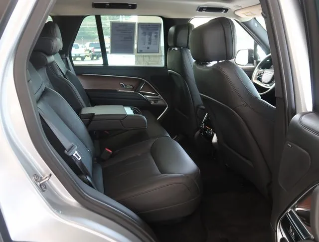 2025 Land Rover Range Rover SE - Photo 38