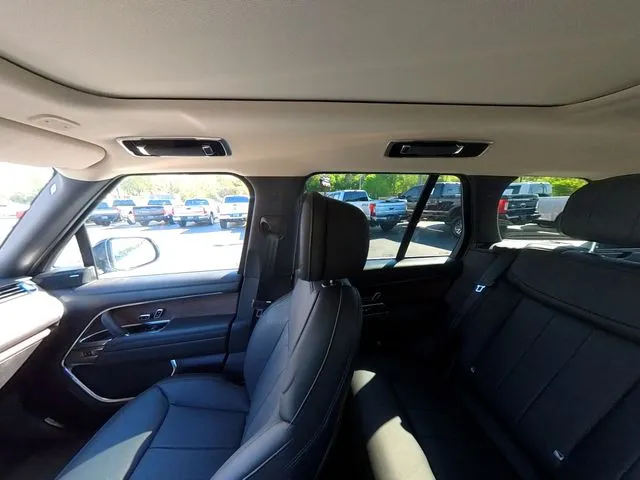 2025 Land Rover Range Rover SE - Photo 33