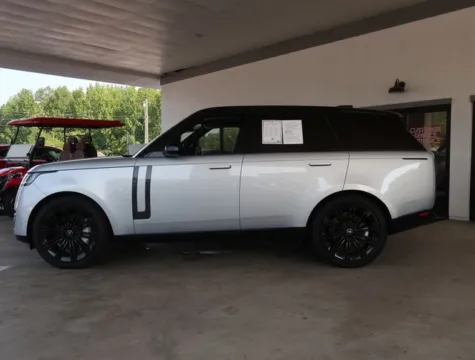 More photos of 2025 Land Rover Range Rover SE at Brandon Reeves Auto World, NC