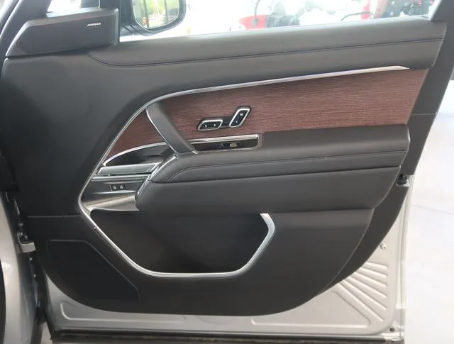 2025 Land Rover Range Rover SE - Photo 43