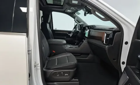 More photos of 2025 GMC Sierra 3500HD Denali at Brandon Reeves Auto World, NC