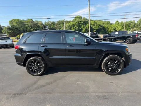 More photos of 2020 Jeep Grand Cherokee Altitude at Brandon Reeves Auto World, NC