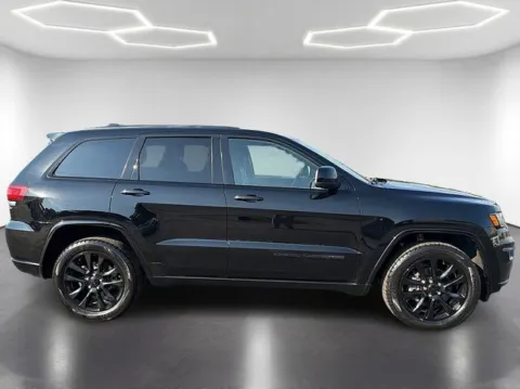 More photos of 2020 Jeep Grand Cherokee Altitude at Brandon Reeves Auto World, NC