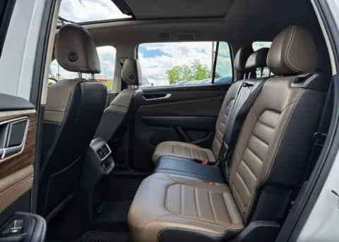 More photos of 2024 Volkswagen Atlas 2.0T SEL at Brandon Reeves Auto World, NC