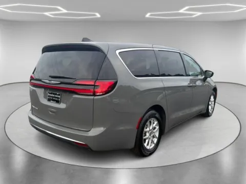 More photos of 2023 Chrysler Pacifica Touring L at Brandon Reeves Auto World, NC